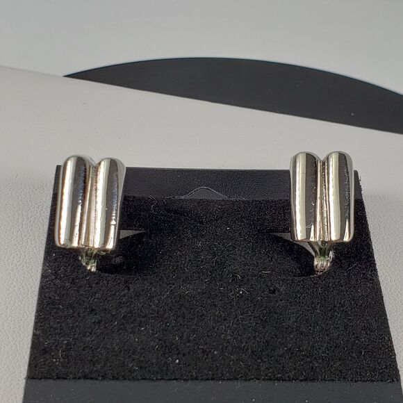 Vintage Signed Monet Architectural Geometric Ribbed Arch Clip On Earrings - Picture 5 of 15